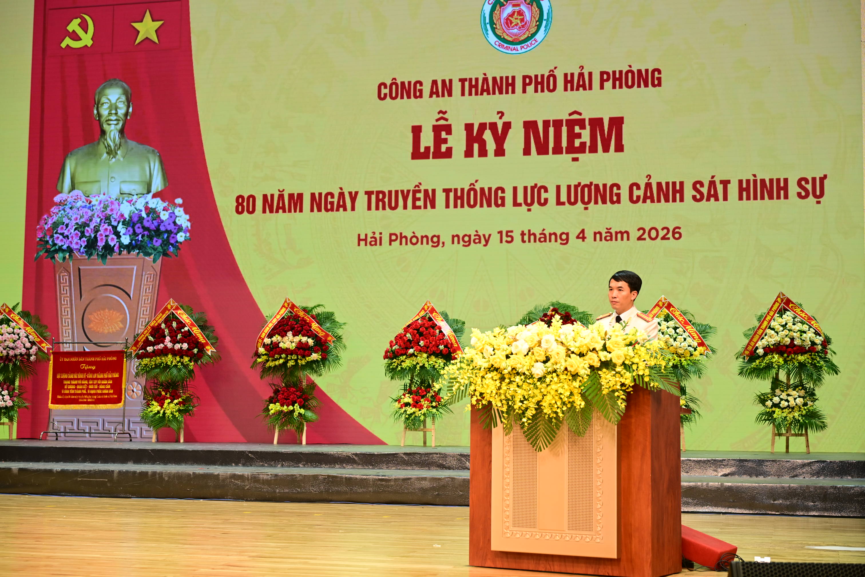 Phòng Cảnh sát hình sự thăm, động viên con CBCS đang điều trị bệnh tim